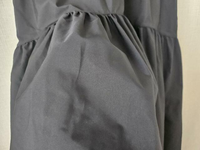 【coca シルキータッチドッキングギャザーワンピース】透け感はなし。一枚でもサラッと着こなせます