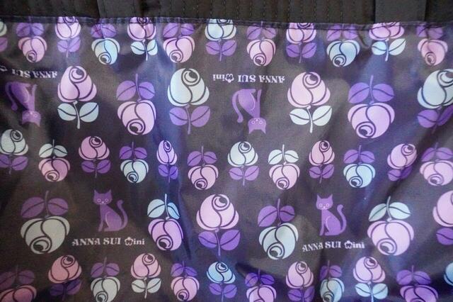 裏地はネコとバラの総柄