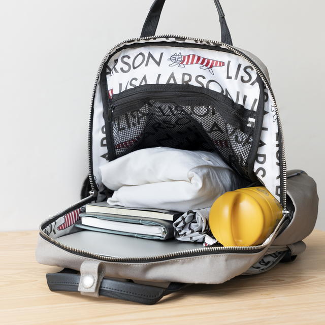 ！A4サイズがしっかり収まり、通勤や通学にも便利