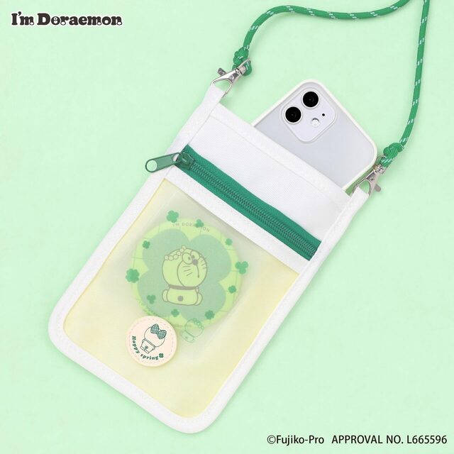 【I'm Doraemonシリーズ新商品】マルチポシェット 全2種 各¥2,750／旅先やドライブなど、貴重品だけ持って外に出たい時にも便利