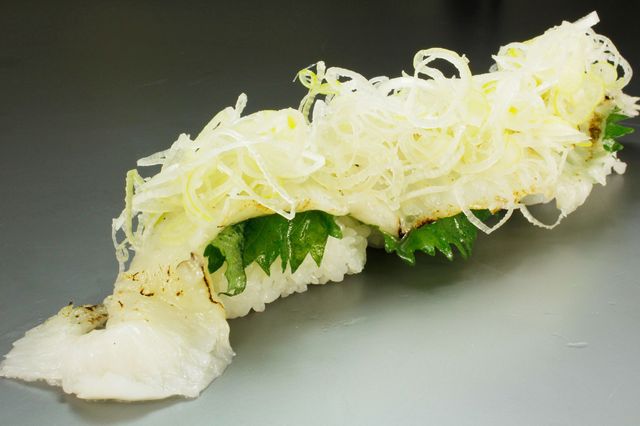 独楽寿司（神奈川県） グローバル寿司チャレンジ2015 世界チャンピオン地引淳監修 とろけるエンガワ寿司 トリュフ塩味