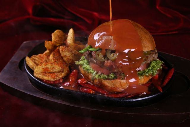 獄(GOKU)炎バーガー&激辛ソース