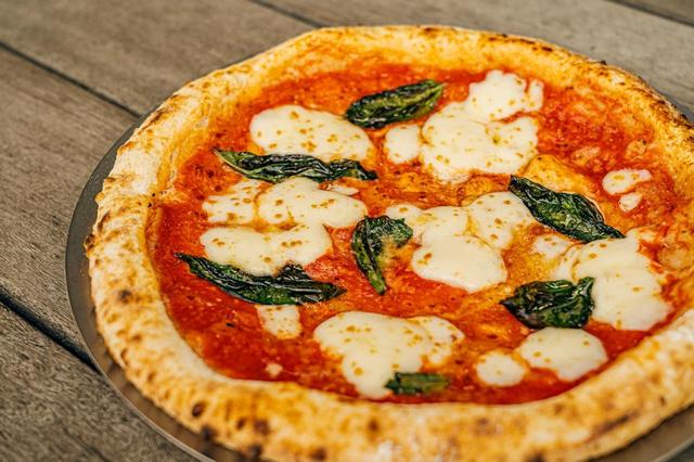 薪窯で焼いたマルゲリータ（980円）／No.4