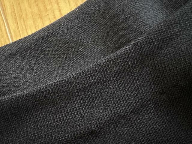 【ユニクロ ポンチフレアワンピース】外側からみると2重になっていると分かりにくい作り