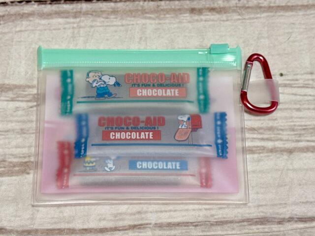 背面は半透明で中身が分かる仕様