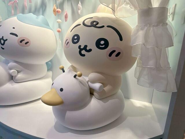 ベビーなのに貫禄があるのがさすがすぎるうさぎ。クルンとした前髪がキュート！