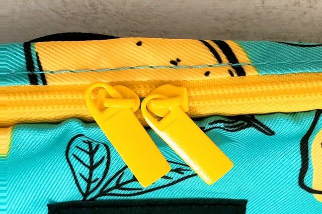 【カルディ レモンバッグ/トラベルポーチ】イエローのダブルファスナーがかわいい♪