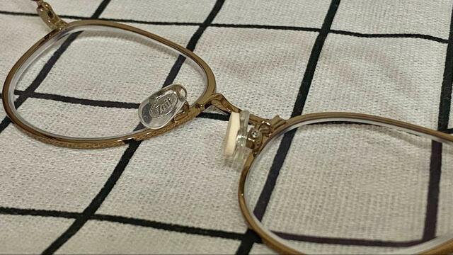 【メガネのばんそうこう　ぱふっと】粘着剤もあまり残らず綺麗にはがせます