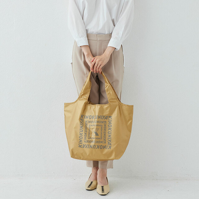 【紀ノ国屋「まとまる保冷バッグ」新色】サイズは約タテ36×ヨコ51×マチ20cm。まとめ買いにも重宝するサイズ感！