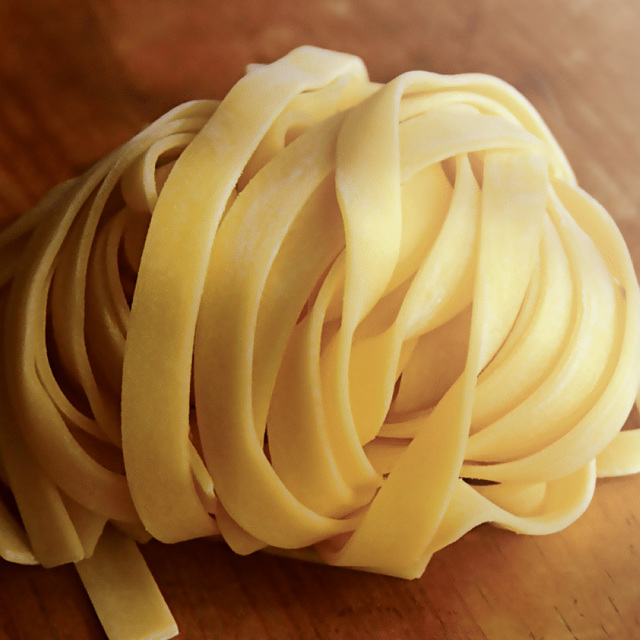 淡路島産平打ち生パスタ「全卵タリアテッレ」