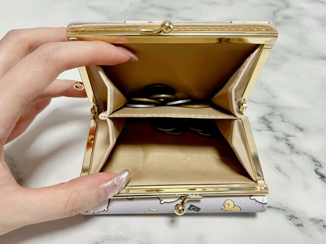 コインを入れてみました！出し入れがしやすくGoos！【アベイル×ちいかわ】がま口財布（ちいかわ）※ハチワレの総柄口金財布：1,980円（税込）