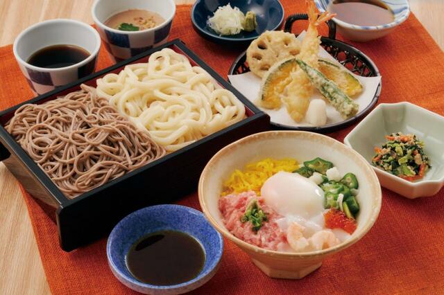 「合い盛り夢庵御膳（小うまか丼）」＜クーポン価格：1,429円（税込）＞【ガストはハンバーグセットが“300円引き”！バーミヤンは餃子が“半額”！すかいらーく12ブランド全店にお年玉クーポン登場！】