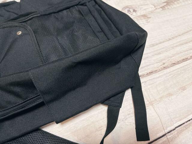 両サイドにはボトルポケット付き