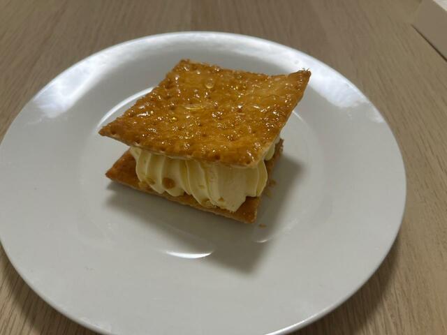 【LAWSON　さくさくバターパイサンド】コーヒーや紅茶と一緒に食べるのがおすすめ