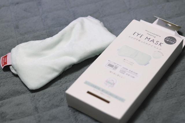 3COINS（スリーコインズ）／レンジであったかアイマスク ¥330（税込）