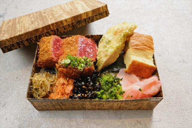 牛カツロッシーニ風のり弁当 980円(税込)