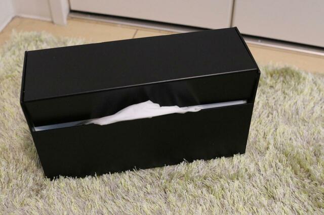 【山崎実業Tower ウォールペーパーホルダー】カラーはブラック、ホワイトがあります