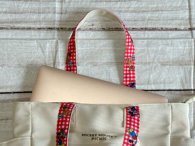 13インチのノートPCが入る大きさ