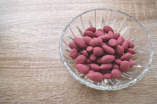 成城石井 ルビーチョコレートアーモンド