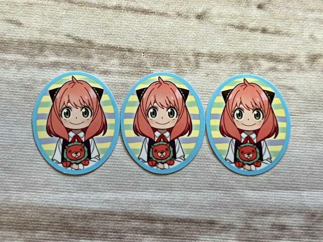 【Seria(セリア)】キメラさんを持っているアーニャ。かわいいです…!