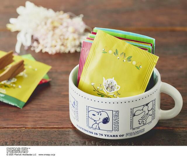 【75周年記念デザイン スヌーピー 磁器のマグカップ 豪華2個セット】小物入れとして使うのもおすすめ！