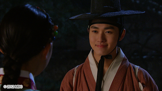 『太陽を抱く月』 © 2012 MBC