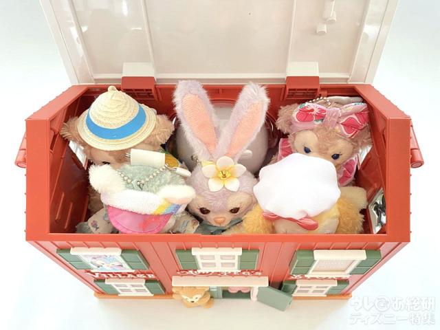 ポップコーン、バケット付きとぬいぐるみバッジ