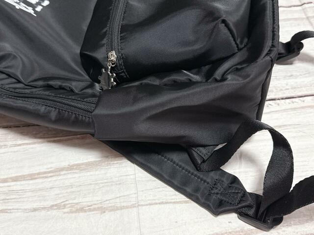 両サイドにポケット付き