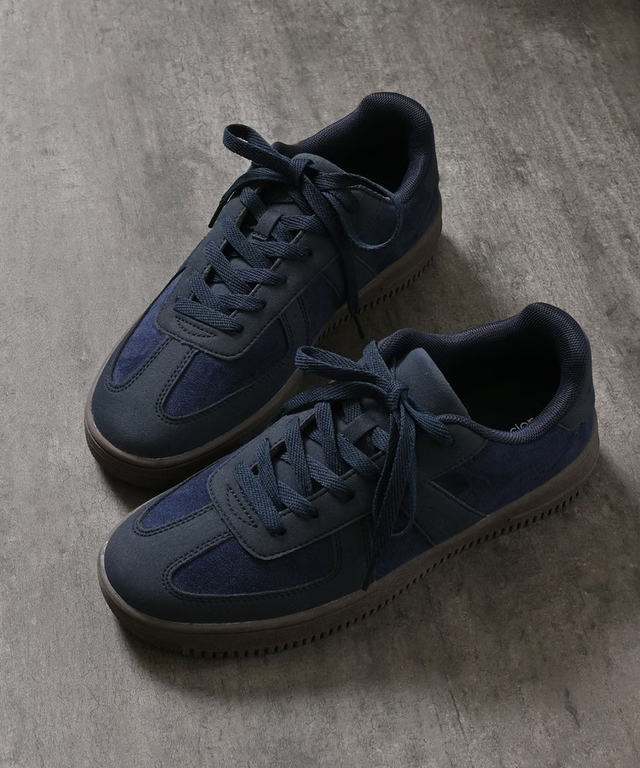 「クラシックスニーカー」2,980円（税込）