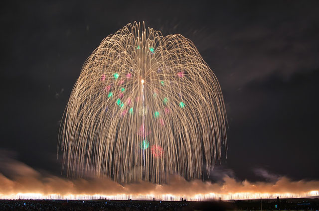 撮影地：長岡花火　カメラ：PENTAX K-30