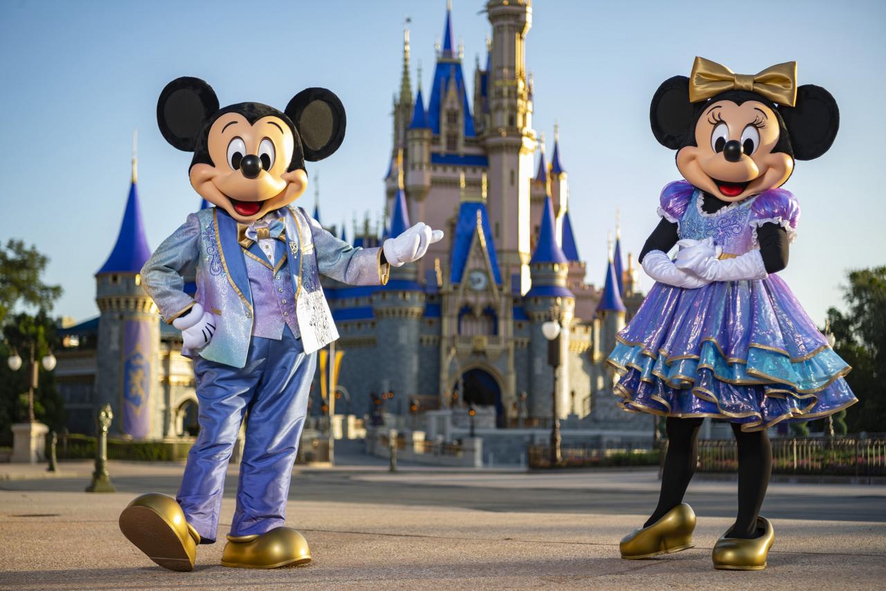 ミッキー&ミニーの“フロリダディズニー”50周年記念コスチューム公開 