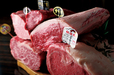 肉や大善／ステーキはグラムを指定して注文。150g以上で注文し、厚切りのまま焼き上げると美味でおすすめ。