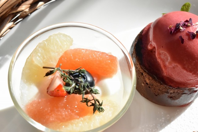 エルダーフラワーのブランマンジェはタイムの香りも清々しい