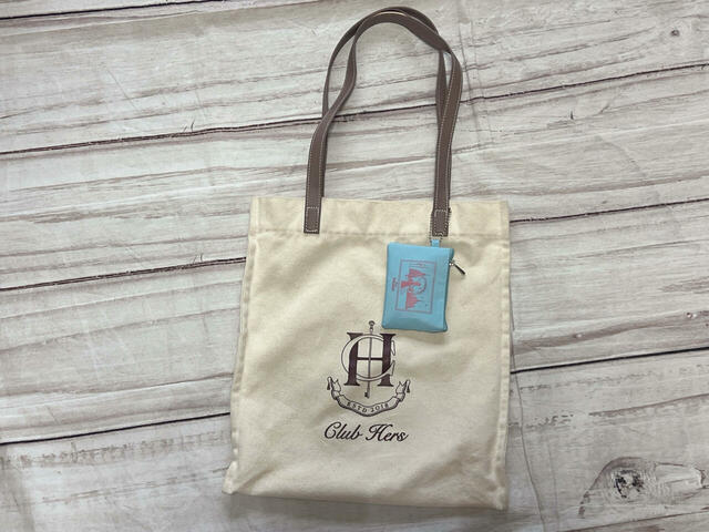 A4サイズが入るトートバッグに、小ポーチをつけてみました