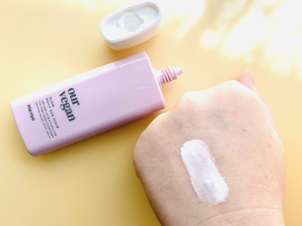 Manyo Factory(魔女工場)　アワービーガンサンフルイド グロー SPF50+PA++++(50ml)　2800円