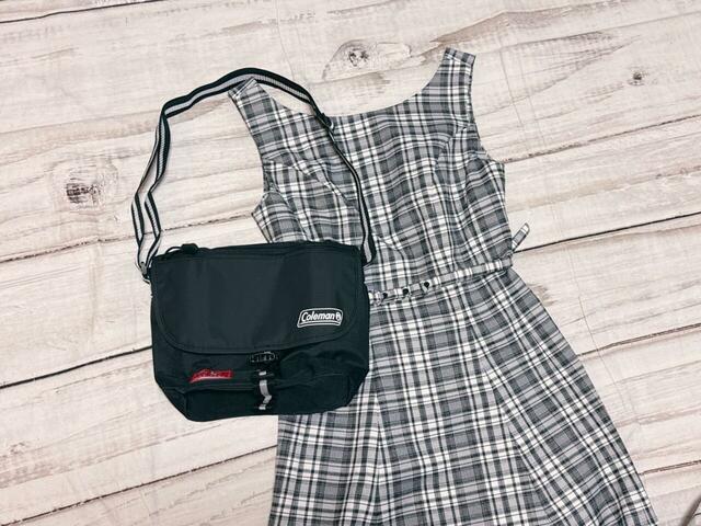 ワンピースに合わせてもかわいいです！カジュアルダウンできるように、靴をスニーカーやスポサンにすると◎