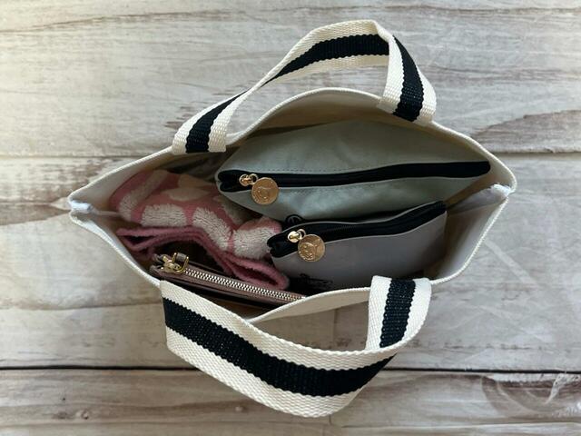 【cookpad plus2024年秋号付録/リトルミイキャンバス調トートバッグ】お出かけの時の荷物を入れてみました。入った物は…