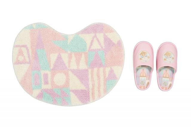 トイレマット＆スリッパ 5,500円｜サイズ：（トイレマット）縦約40×横約60cm（スリッパ）約22.5cm～約24.5cmのサイズに対応｜東京ディズニーリゾート パークをモチーフにしたカラフルなグッズ｜発売日：2023年6月15日（木）｜販売店舗：東京ディズニーランド「ホームストア」、東京ディズニーシー「ヴィラ・ドナルド・ホームショップ」