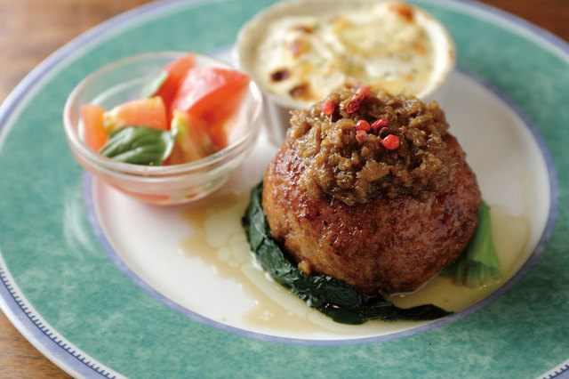 ビストロ周（人形町）　まんまるハンバーグ　ディナー1300円、ランチ1000円（各税別）