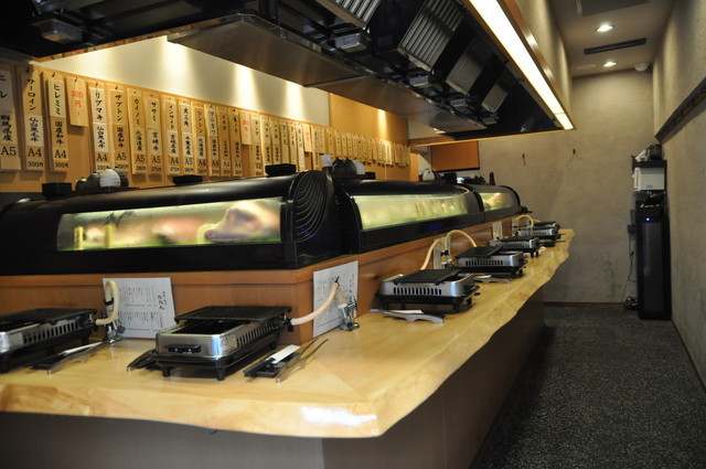 立ち食い焼肉を体験!／治郎丸　店舗内観