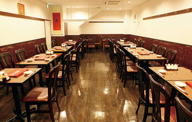 新橋「餃子ランチ」の名店／春夏冬　内観