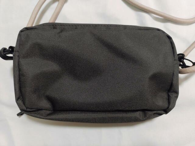 裏面はシンプルな無地【紀ノ国屋 2層式お財布ショルダーバッグ】