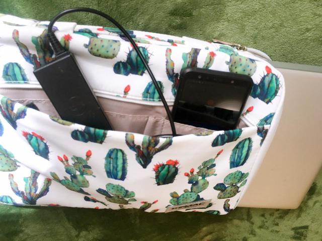 【IVORY】バッテリーやスマホも収納可能