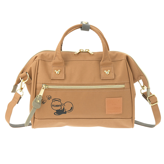 コンパクトながら、マチがしっかりあって使いやすいショルダータイプ