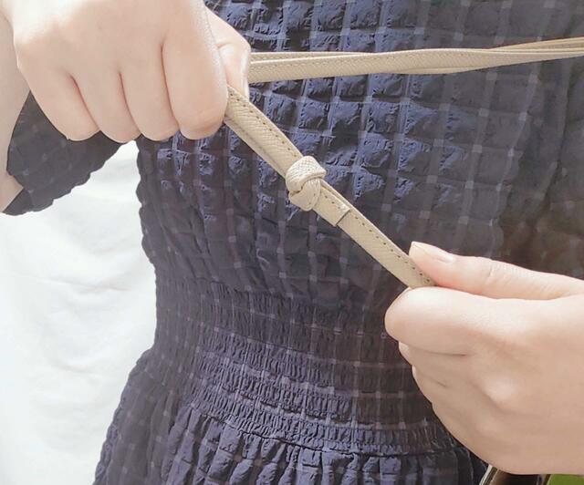 本体のショルダー部分は、長さを調節できる