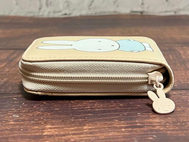 【sweet（スウィート）4月号：付録 ミッフィーのじゃばらカードケース】12枚バージョンの厚みはこんな感じ