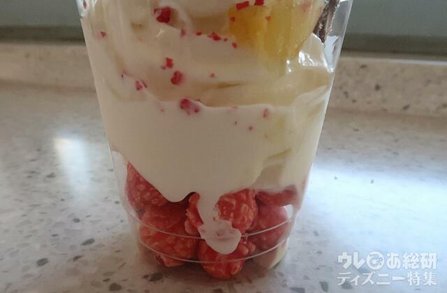 スペシャルサンデー(チーズソフトクリーム&チュロス)(850円)