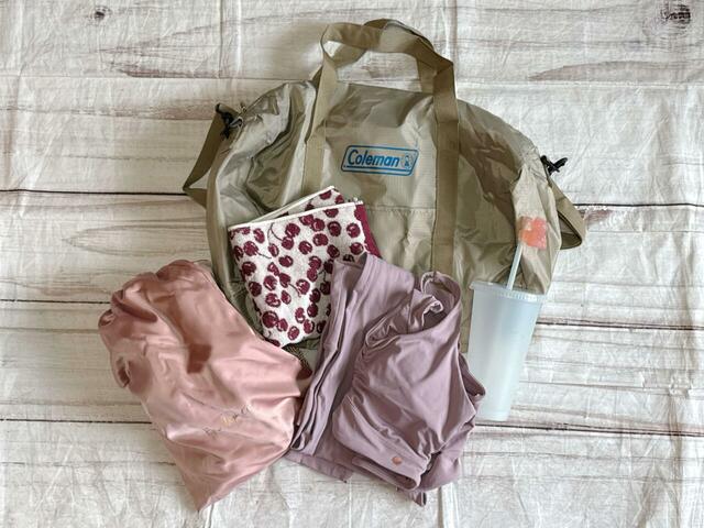 嵩張るスニーカーもすっぽり収まります