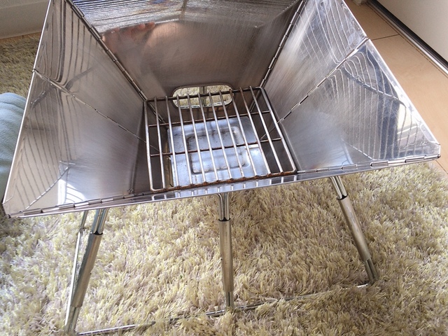 【ワークマン 折畳みBBQグリル】目皿があることで、空気を取り入れやすくなります