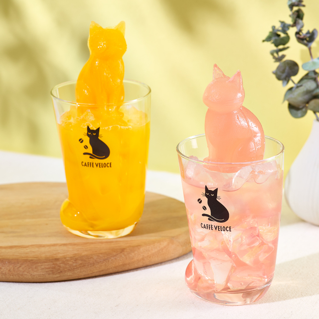 ねこ足グラスとねこ型製氷トレーで作った氷を組み合わせよう